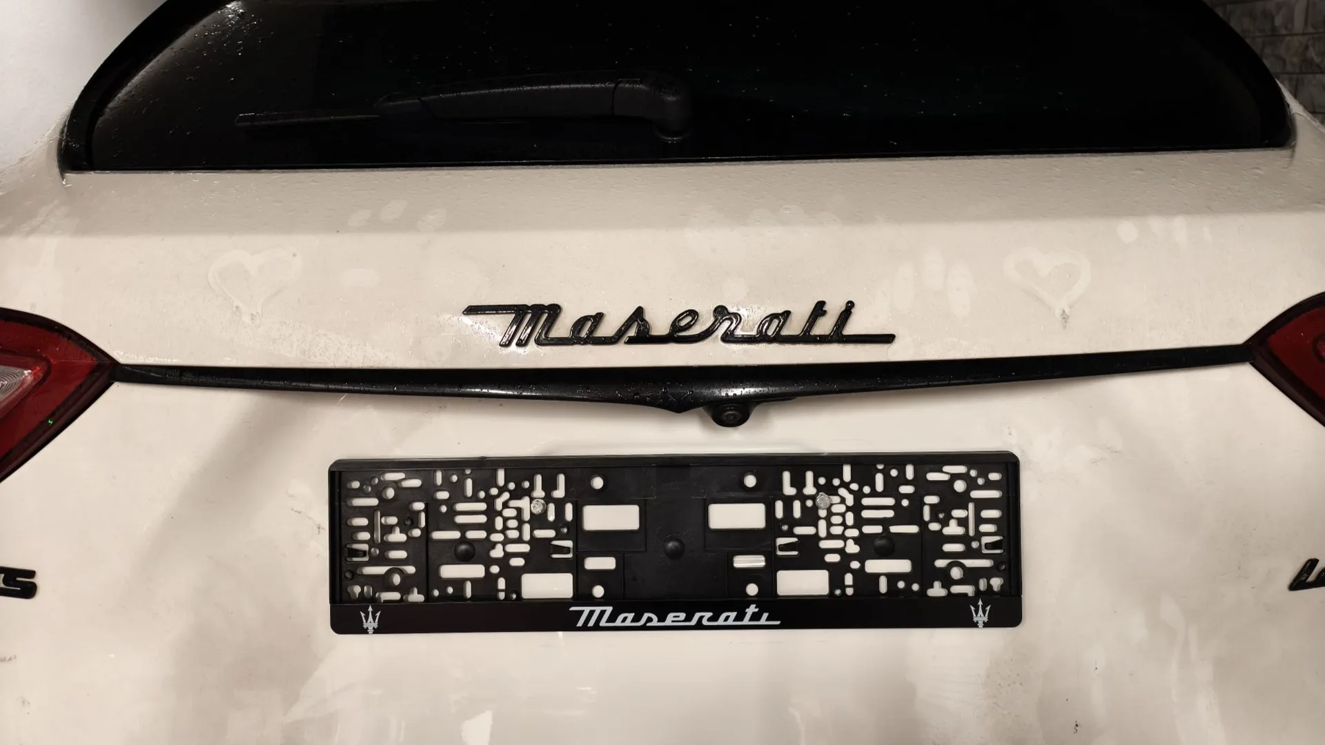 Suport de înmatriculare Maserati de la nameyourcar.store — ramă de înmatriculare personalizată cu imprimare UV de la NameYourCar.store
