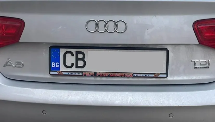Audi рамка с UV печат — монтаж на кола — персонализирана рамка за регистрационен номер с UV печат от NameYourCar.store