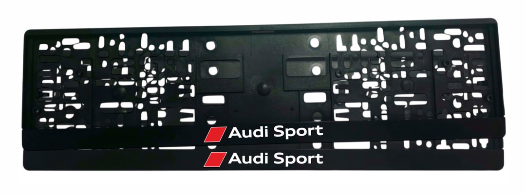 Рамка за регистрационен номер Audi Sport — червен ромб и бял надпис Audi Sport върху черна лайсна, UV печат със защитен лак