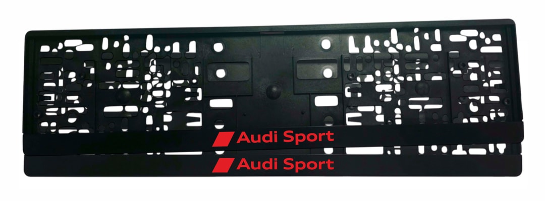 Рамка за регистрационен номер Audi Sport с червен надпис Audi Sport и червен ромб върху черна лайсна — UV печат със защитен лак