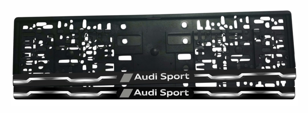 Рамка за регистрационен номер Audi Sport Dark със сив надпис Audi Sport, сив ромб и сребристи вълнообразни линии върху черна лайсна — UV печат със защитен лак