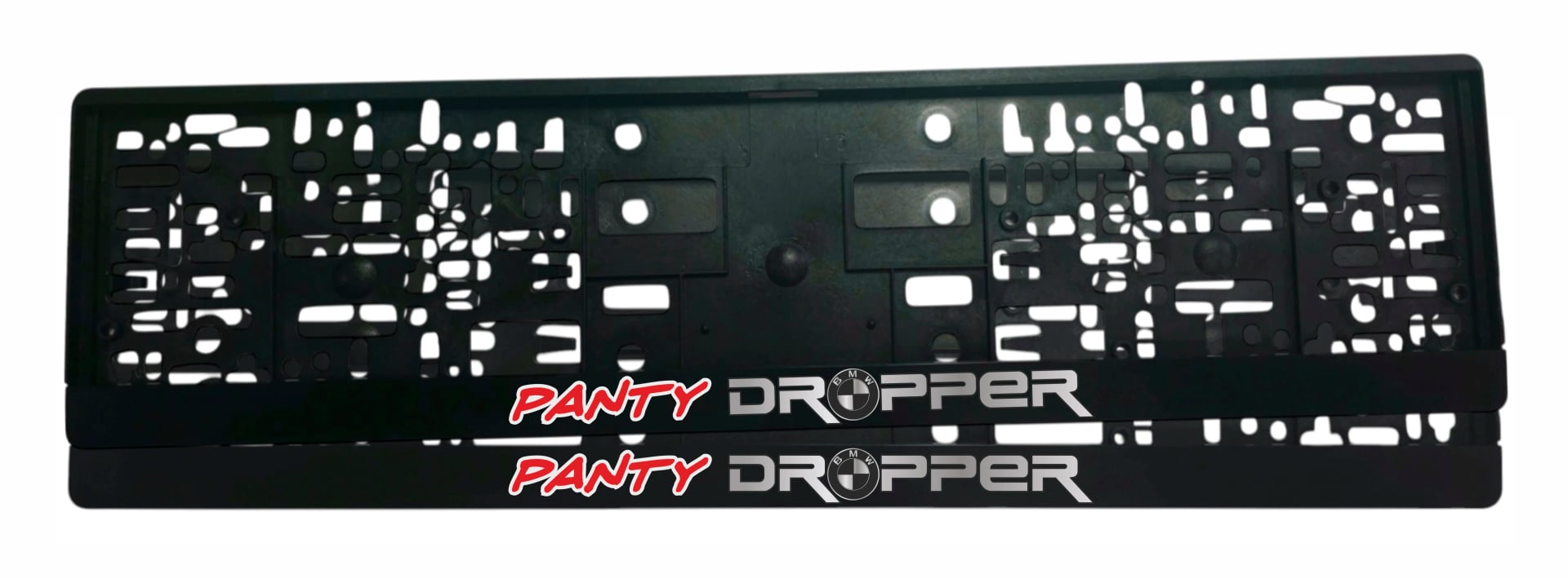 Рамка за регистрационен номер BMW Panty Dropper — надпис PANTY в червено и DROPPER в сребристо, буквата O заменена с BMW емблема, UV печат