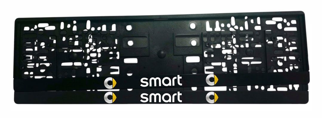 Рамка за регистрационен номер smart с бял надпис smart и жълто-сребърна емблема от двете страни върху черна лайсна — UV печат със защитен лак