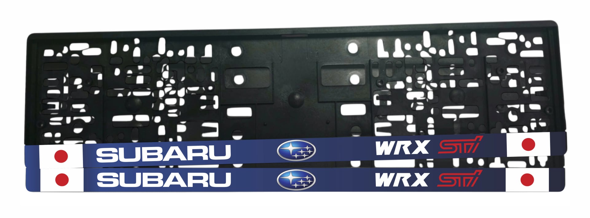 Рамка за регистрационен номер Subaru WRX STI с мат син фон, лакиран бял надпис SUBARU, боксер емблема, червено WRX STI и японски знамена от двете страни — UV печат със защитен лак