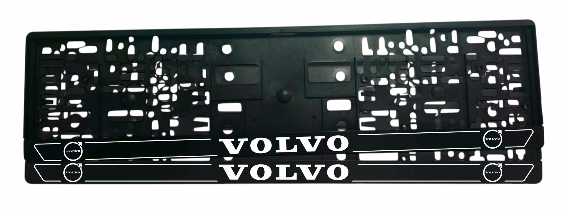Рамка за регистрационен номер Volvo с бял надпис VOLVO, емблема на Volvo и декоративни линии върху черна лайсна — UV печат със защитен лак