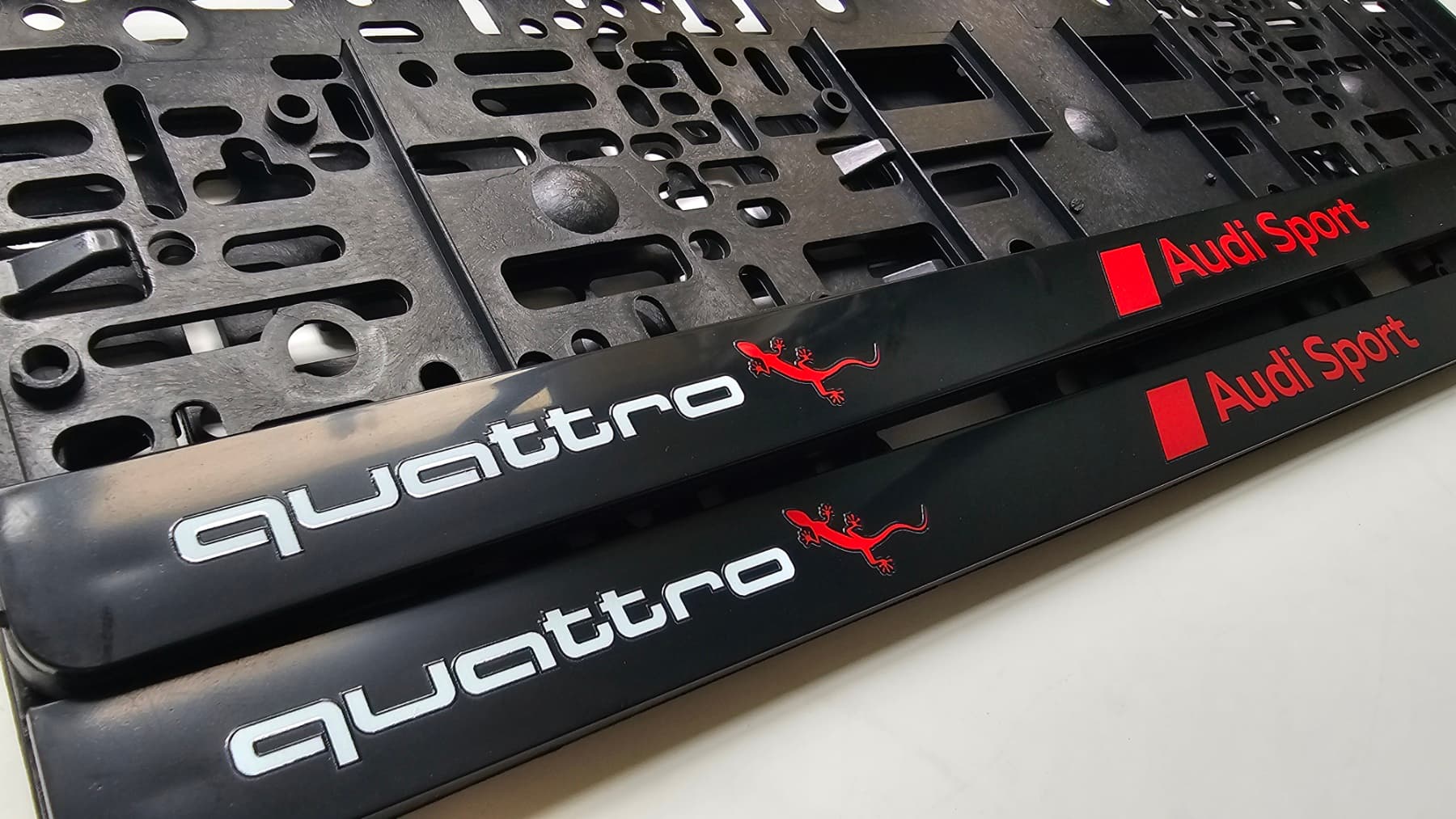 Audi Sport quattro license plate frame — UV printing, close-up of the geckos